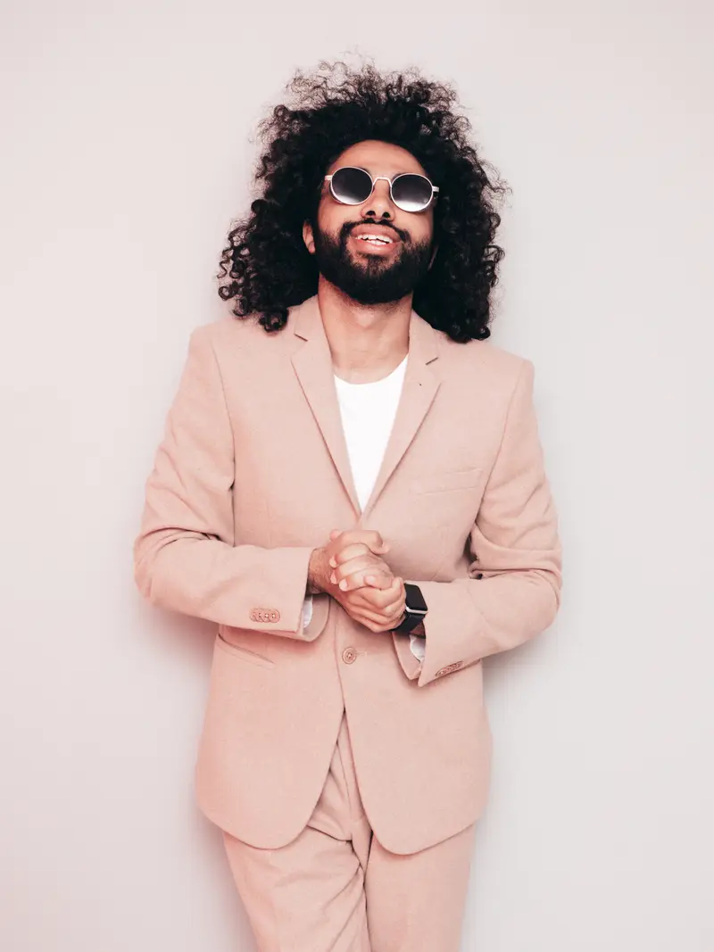 Photo professionnelle homme en costume - IA